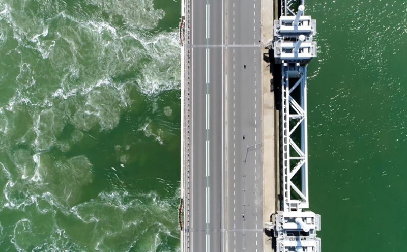 Sibelco’s Bekagrit helps to keep the Eastern Scheldt Storm Surge Barrier (Oosterscheldekering) in top condition